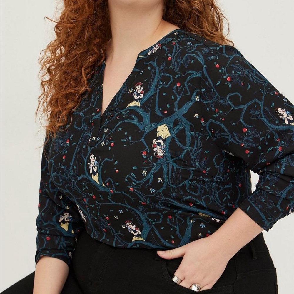Torrid 2x Snow White shirt